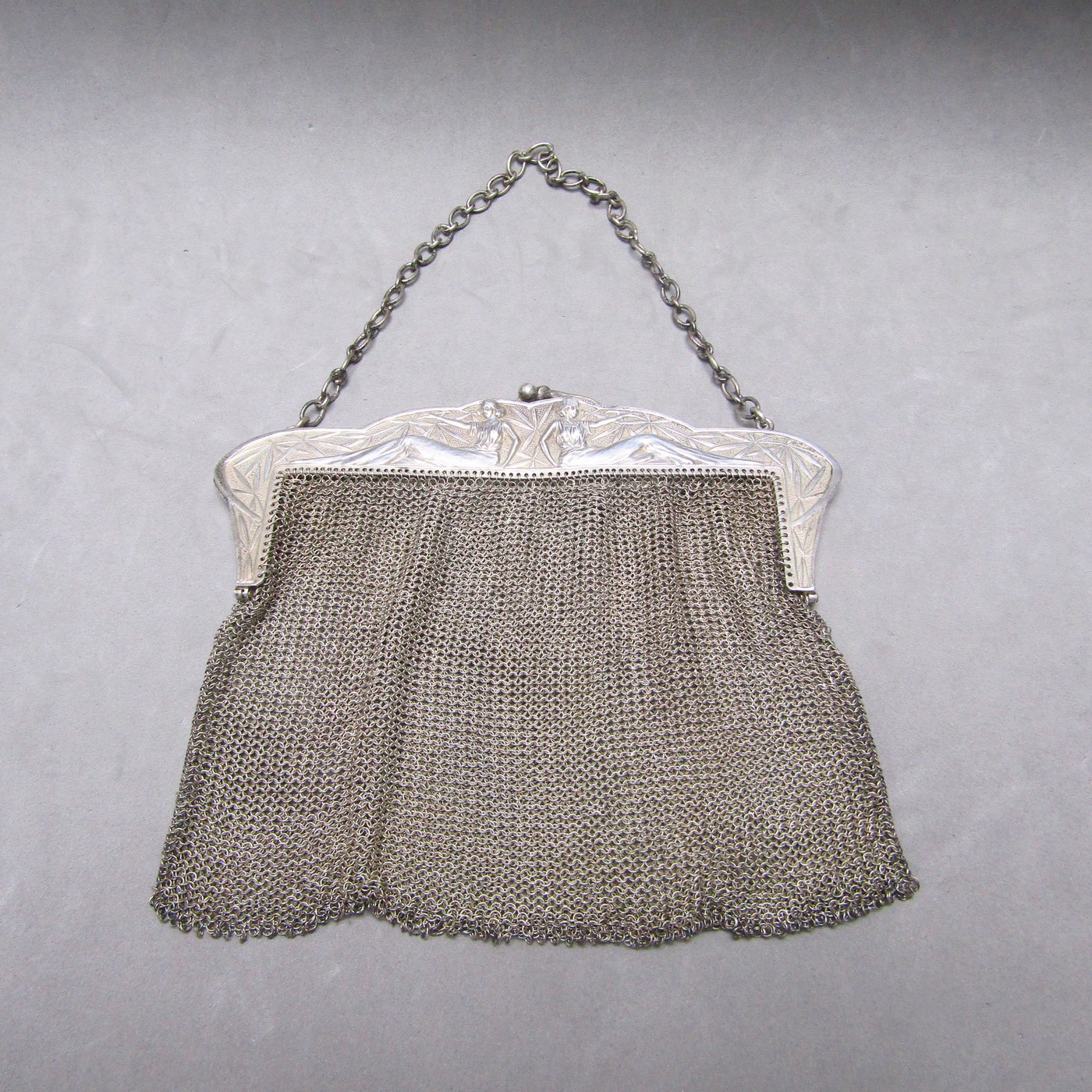Bolso de noche en plata de Ley. España. Siglo XX. Bolso de noche en plata de Ley. España. Siglo XX.