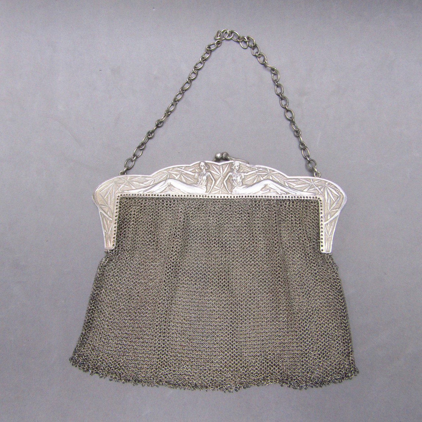 Bolso de noche en plata de Ley. España. Siglo XX. Bolso de noche en plata de Ley. España. Siglo XX.