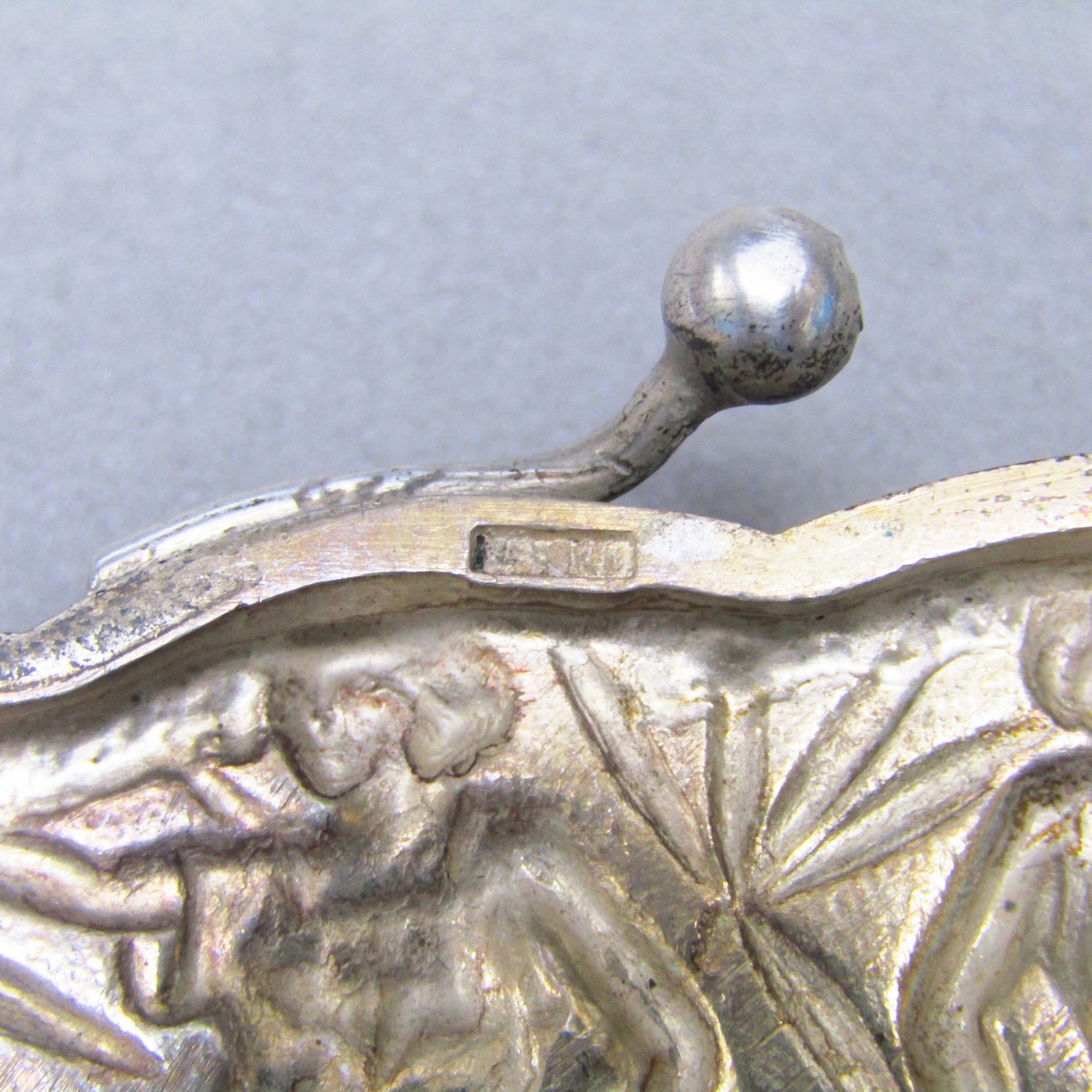 Bolso de noche en plata de Ley. España. Siglo XX. Bolso de noche en plata de Ley. España. Siglo XX.