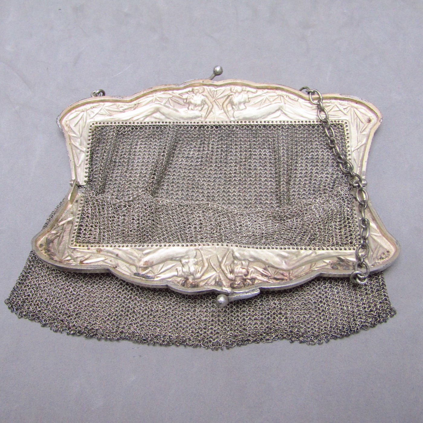 Bolso de noche en plata de Ley. España. Siglo XX. Bolso de noche en plata de Ley. España. Siglo XX.