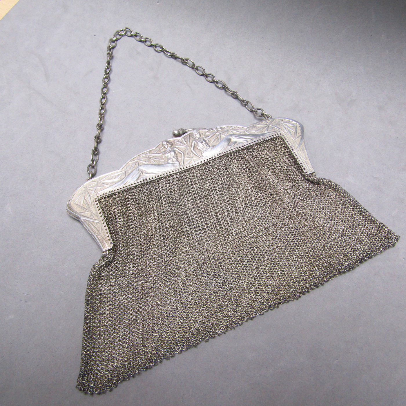 Bolso de noche en plata de Ley. España. Siglo XX. Bolso de noche en plata de Ley. España. Siglo XX.
