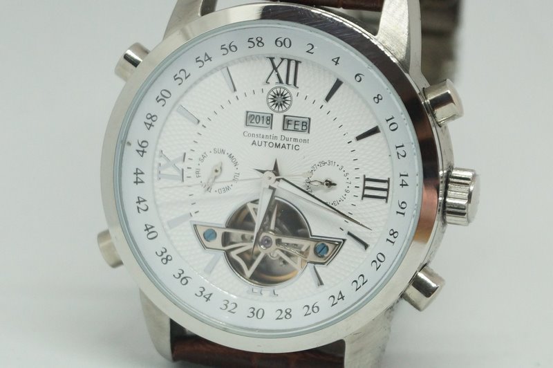 CONSTANTIN DURMONT. Reloj de pulsera automático y multifunción. 2018. CONSTANTIN DURMONT. Reloj de pulsera automático y multifunción. 2018.