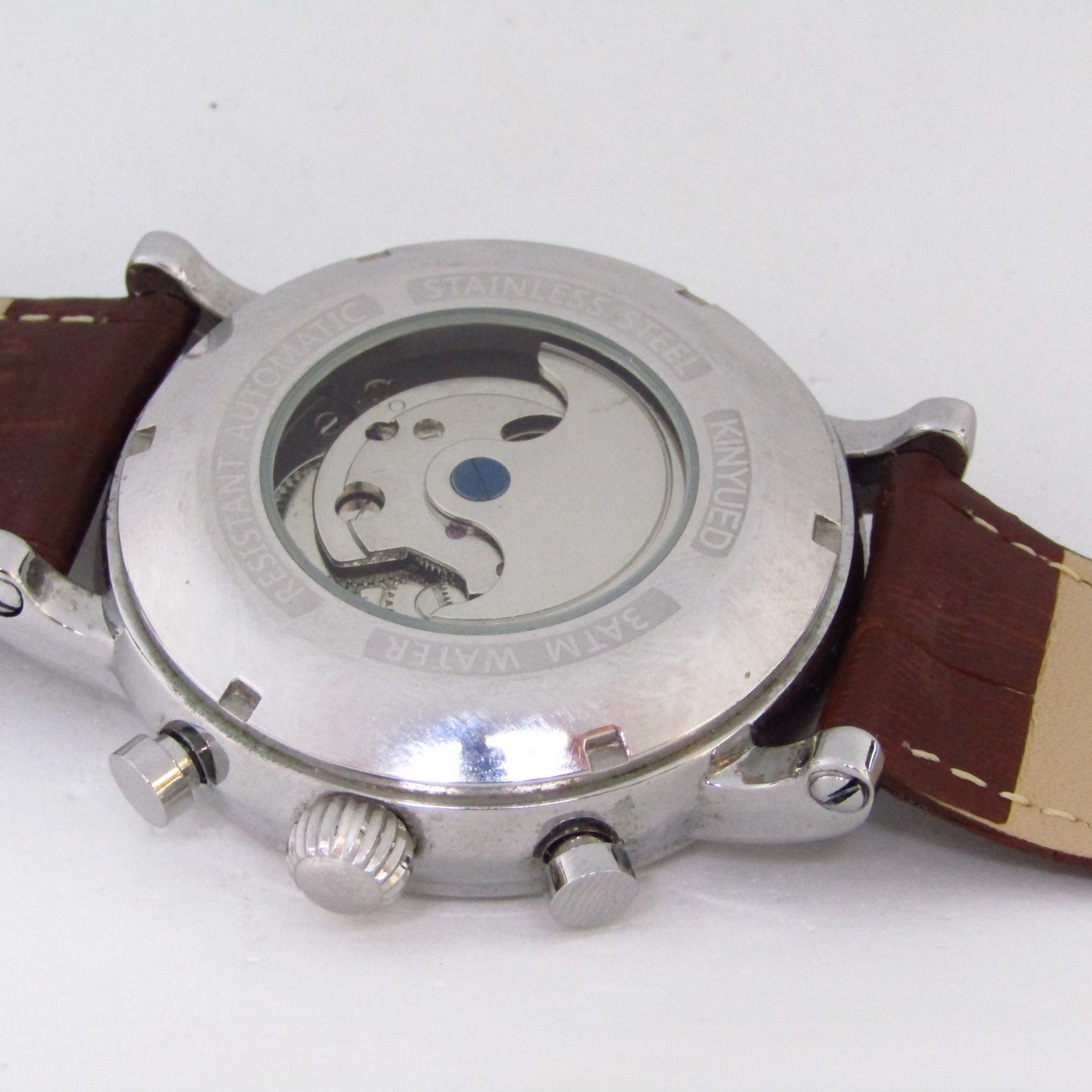KINYUED. Reloj Automático de pulsera para hombre. China, 2018. KINYUED. Reloj Automático de pulsera para hombre. China, 2018.