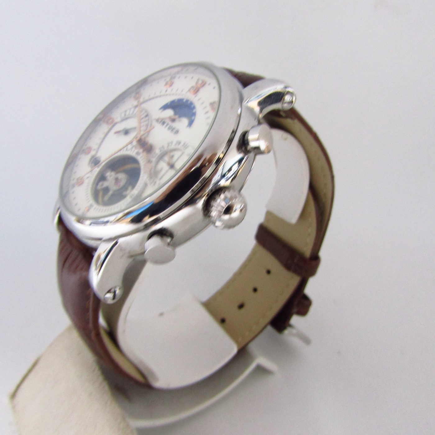 KINYUED. Reloj Automático de pulsera para hombre. China, 2018. KINYUED. Reloj Automático de pulsera para hombre. China, 2018.
