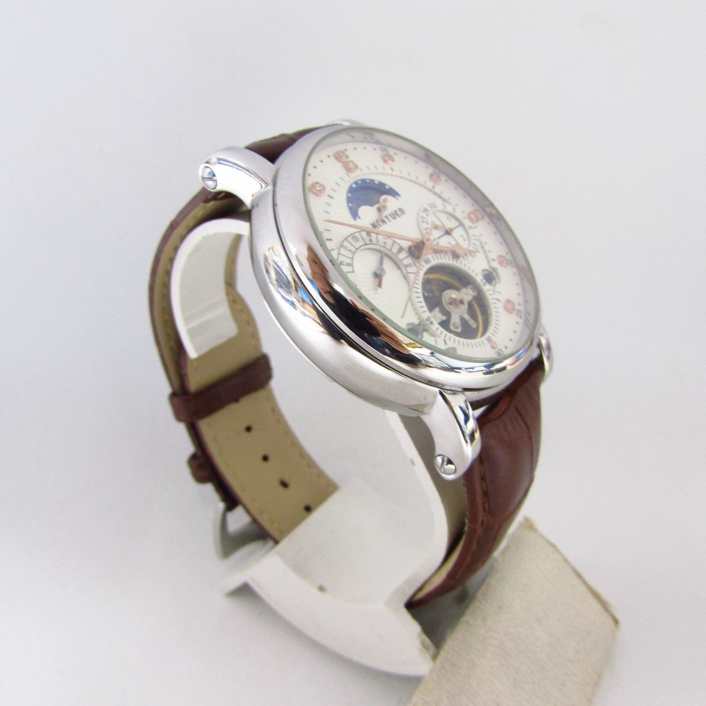 KINYUED. Reloj Automático de pulsera para hombre. China, 2018. KINYUED. Reloj Automático de pulsera para hombre. China, 2018.