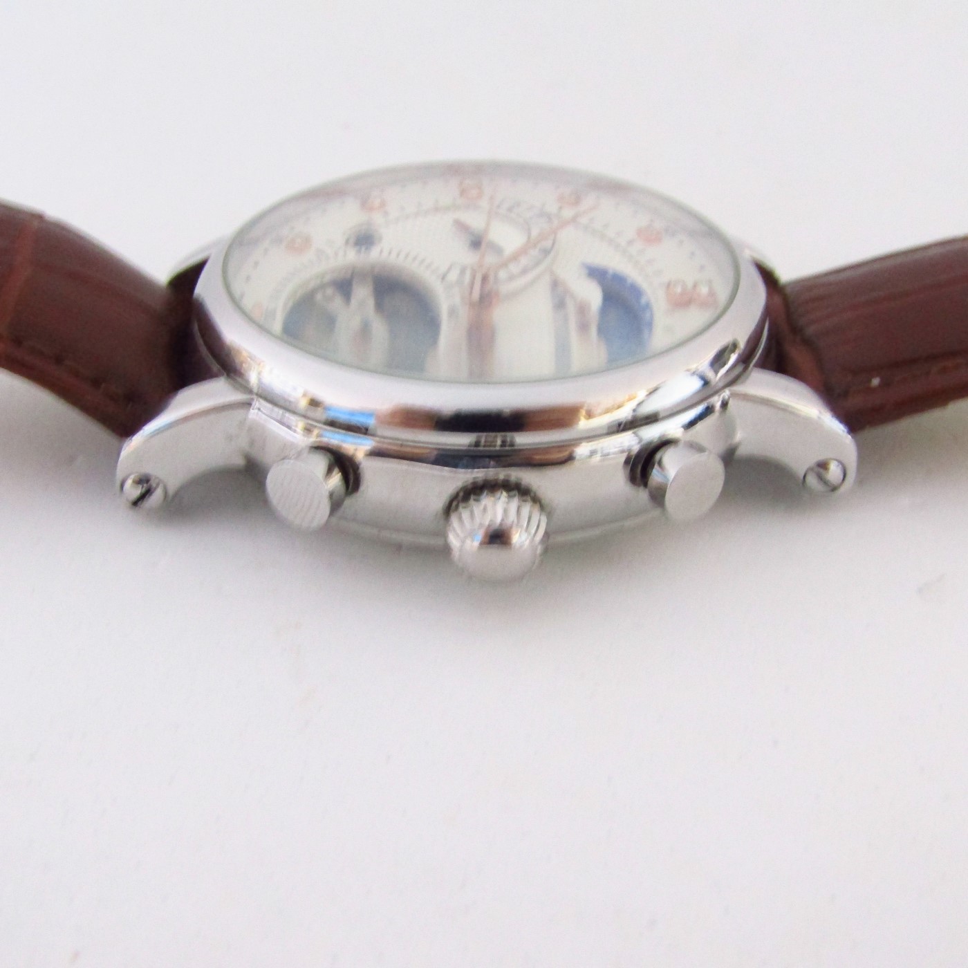 KINYUED. Reloj Automático de pulsera para hombre. China, 2018. KINYUED. Reloj Automático de pulsera para hombre. China, 2018.