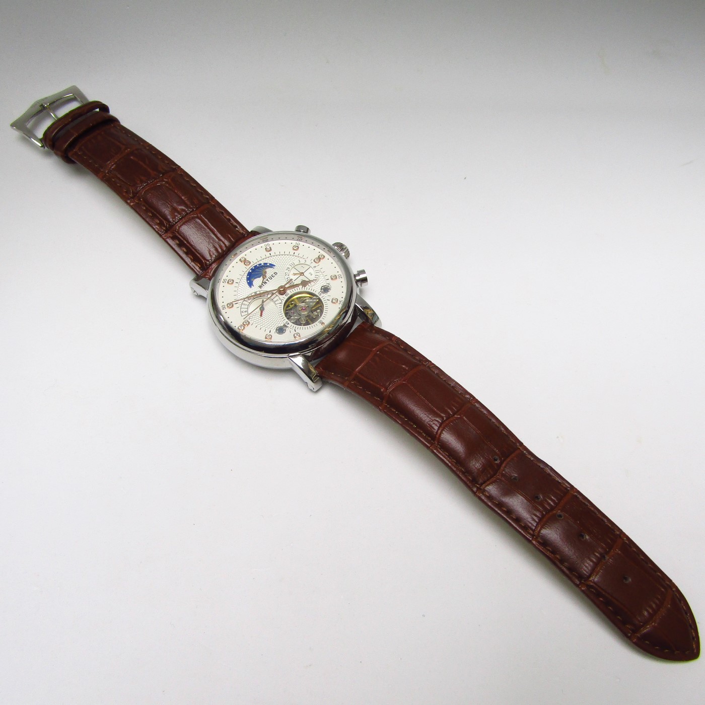 KINYUED. Reloj Automático de pulsera para hombre. China, 2018. KINYUED. Reloj Automático de pulsera para hombre. China, 2018.