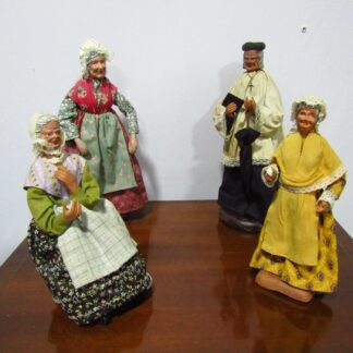 Lote de cuatro figuras de Nacimiento/Belén de la Provenza (Francia).