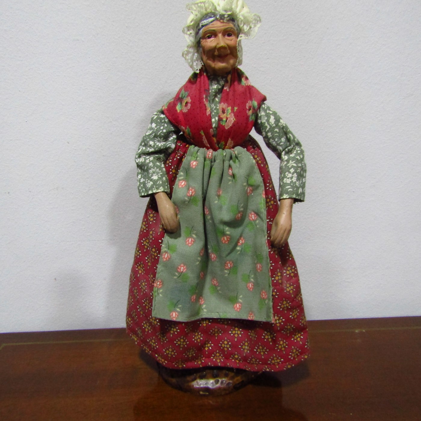 Lote de cuatro figuras de Nacimiento/Belén de la Provenza (Francia). Lote de cuatro figuras de Nacimiento/Belén de la Provenza (Francia).