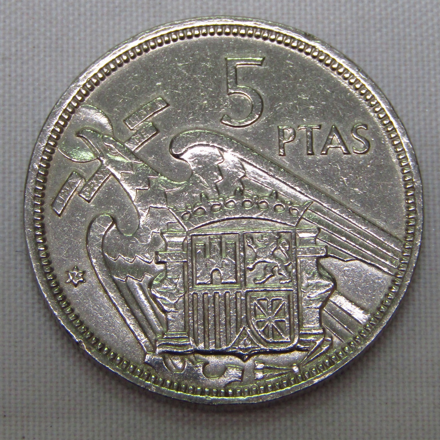 Colección de 47 Monedas de 5 Pesetas de Níquel. Año 1957. Francisco Franco Caudillo de España por la G. de Dios. Madrid. Varias CECAS. MBC Colección de 47 Monedas de 5 Pesetas de Níquel. Año 1957. Francisco Franco Caudillo de España por la G. de Dios. Madrid. Varias CECAS. MBC