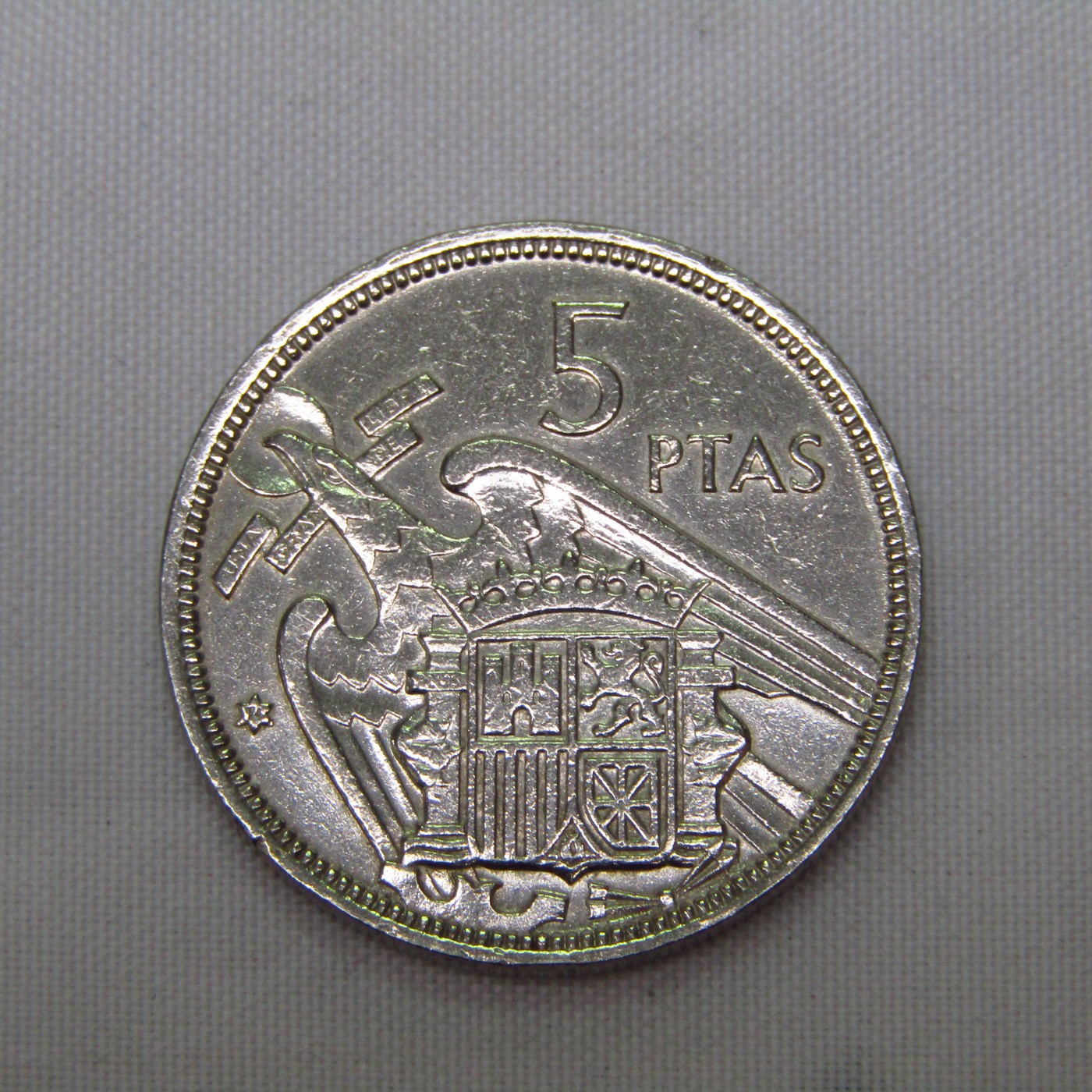 Colección de 47 Monedas de 5 Pesetas de Níquel. Año 1957. Francisco Franco Caudillo de España por la G. de Dios. Madrid. Varias CECAS. MBC Colección de 47 Monedas de 5 Pesetas de Níquel. Año 1957. Francisco Franco Caudillo de España por la G. de Dios. Madrid. Varias CECAS. MBC