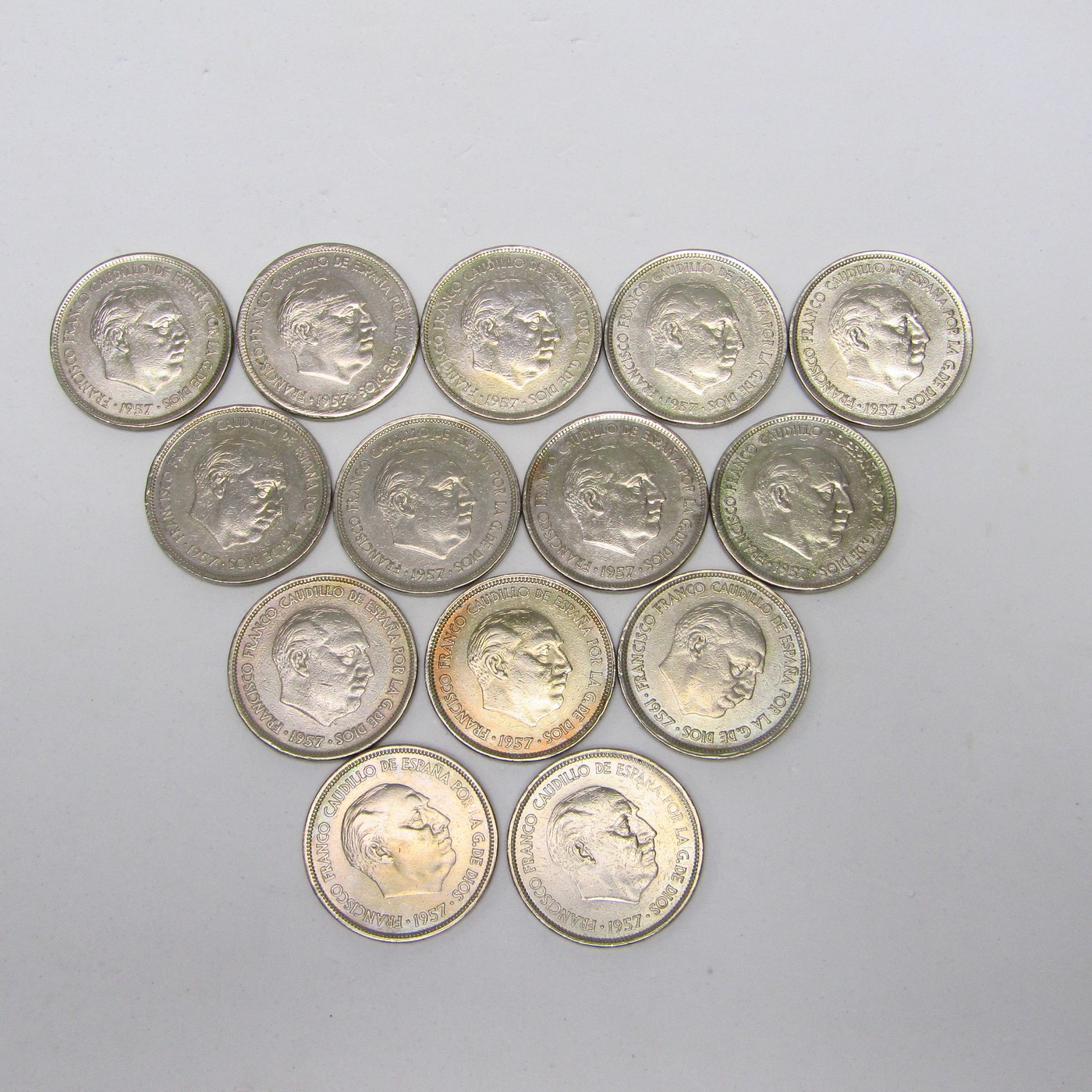 Lote de 14 Monedas de 25 Pesetas de Níquel. Año 1957. Francisco Franco Caudillo de España por la G. de Dios. Madrid. Varias CECAS. MBC Lote de 14 Monedas de 25 Pesetas de Níquel. Año 1957. Francisco Franco Caudillo de España por la G. de Dios. Madrid. Varias CECAS. MBC