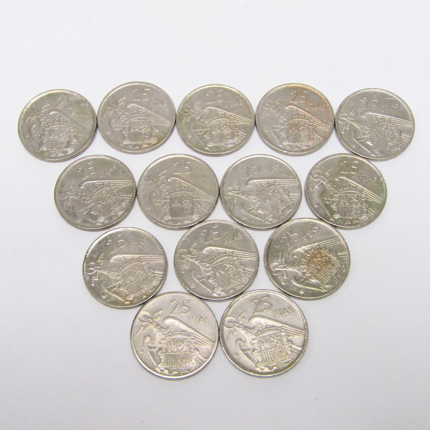 Lote de 14 Monedas de 25 Pesetas de Níquel. Año 1957. Francisco Franco Caudillo de España por la G. de Dios. Madrid. Varias CECAS. MBC Lote de 14 Monedas de 25 Pesetas de Níquel. Año 1957. Francisco Franco Caudillo de España por la G. de Dios. Madrid. Varias CECAS. MBC