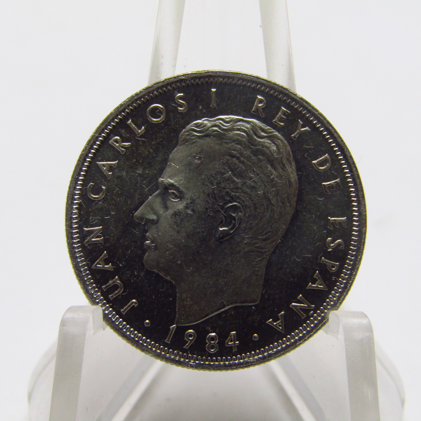 Lote de 50 Monedas de 5 Pesetas de Níquel. Año 1984. Juan Carlos I Rey de España. Emisión M. Coronada. En blister. S.C. Lote de 50 Monedas de 5 Pesetas de Níquel. Año 1984. Juan Carlos I Rey de España. Emisión M. Coronada. En blister. S.C.