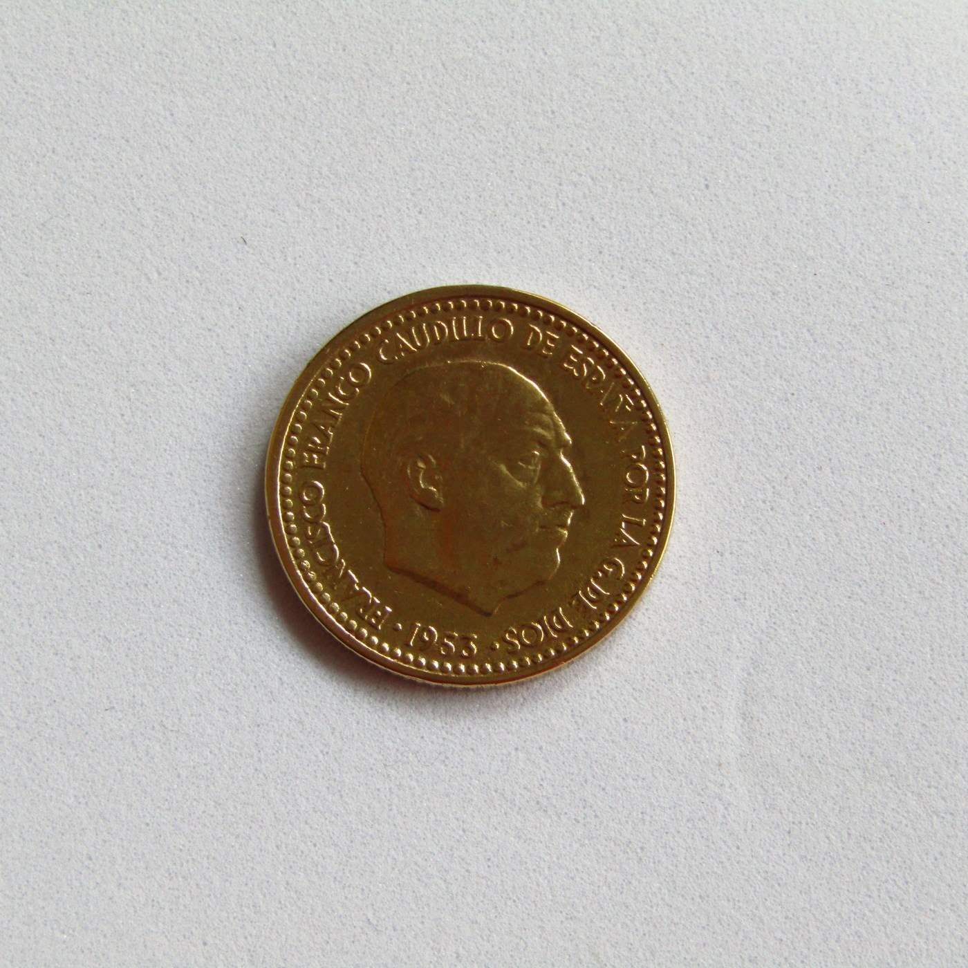 Lote de cinco Monedas de 1 Peseta de Cobre del Año 1963 y una Moneda del Año 1953. Francisco Franco Caudillo de España por la G. de Dios. 1 Moneda *19.63* . 3 Monedas *19.64*. 1 Moneda *19.65*. EBC. Lote de cinco Monedas de 1 Peseta de Cobre del Año 1963 y una Moneda del Año 1953. Francisco Franco Caudillo de España por la G. de Dios. 1 Moneda *19.63* . 3 Monedas *19.64*. 1 Moneda *19.65*. EBC.