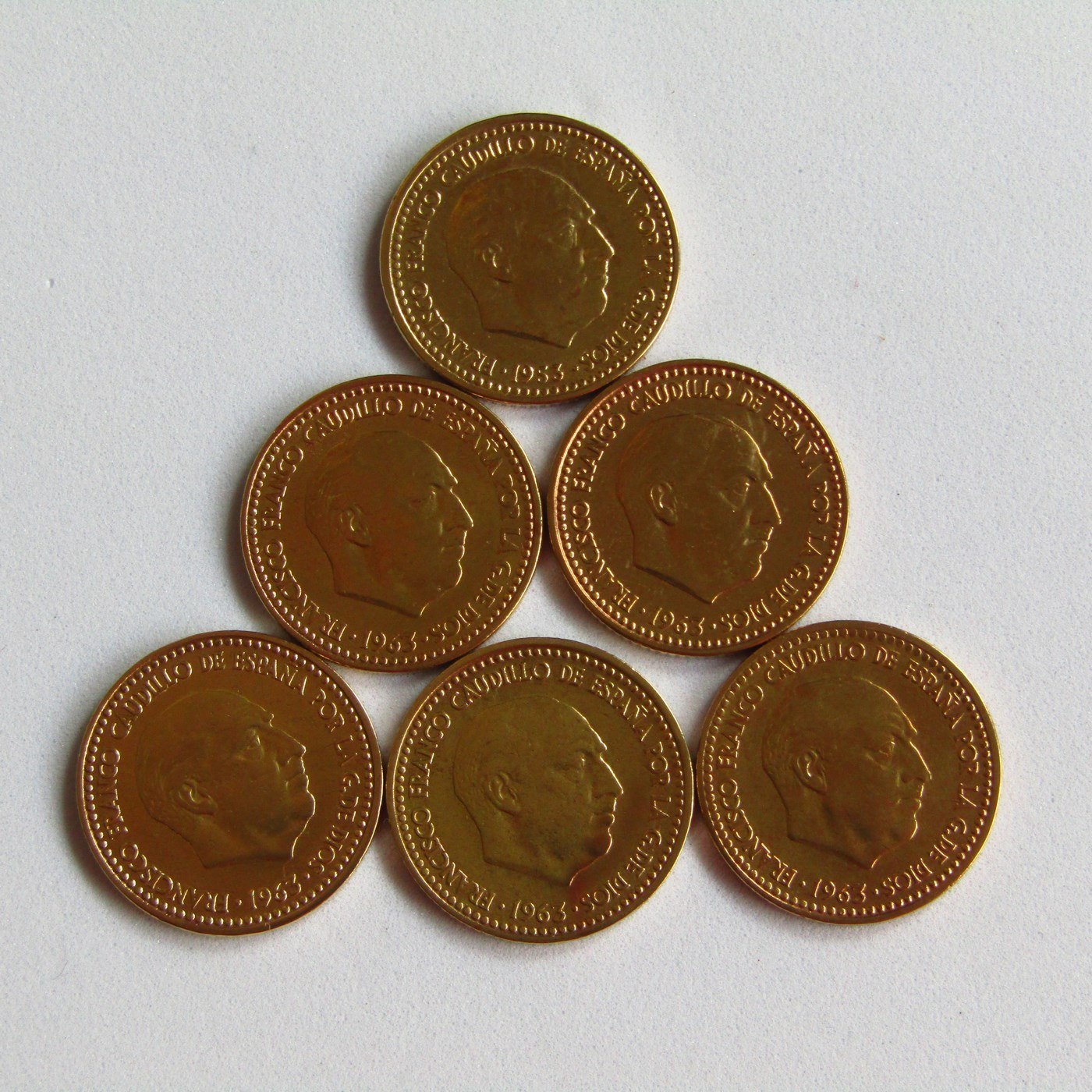 Lote de cinco Monedas de 1 Peseta de Cobre del Año 1963 y una Moneda del Año 1953. Francisco Franco Caudillo de España por la G. de Dios. 1 Moneda *19.63* . 3 Monedas *19.64*. 1 Moneda *19.65*. EBC. Lote de cinco Monedas de 1 Peseta de Cobre del Año 1963 y una Moneda del Año 1953. Francisco Franco Caudillo de España por la G. de Dios. 1 Moneda *19.63* . 3 Monedas *19.64*. 1 Moneda *19.65*. EBC.
