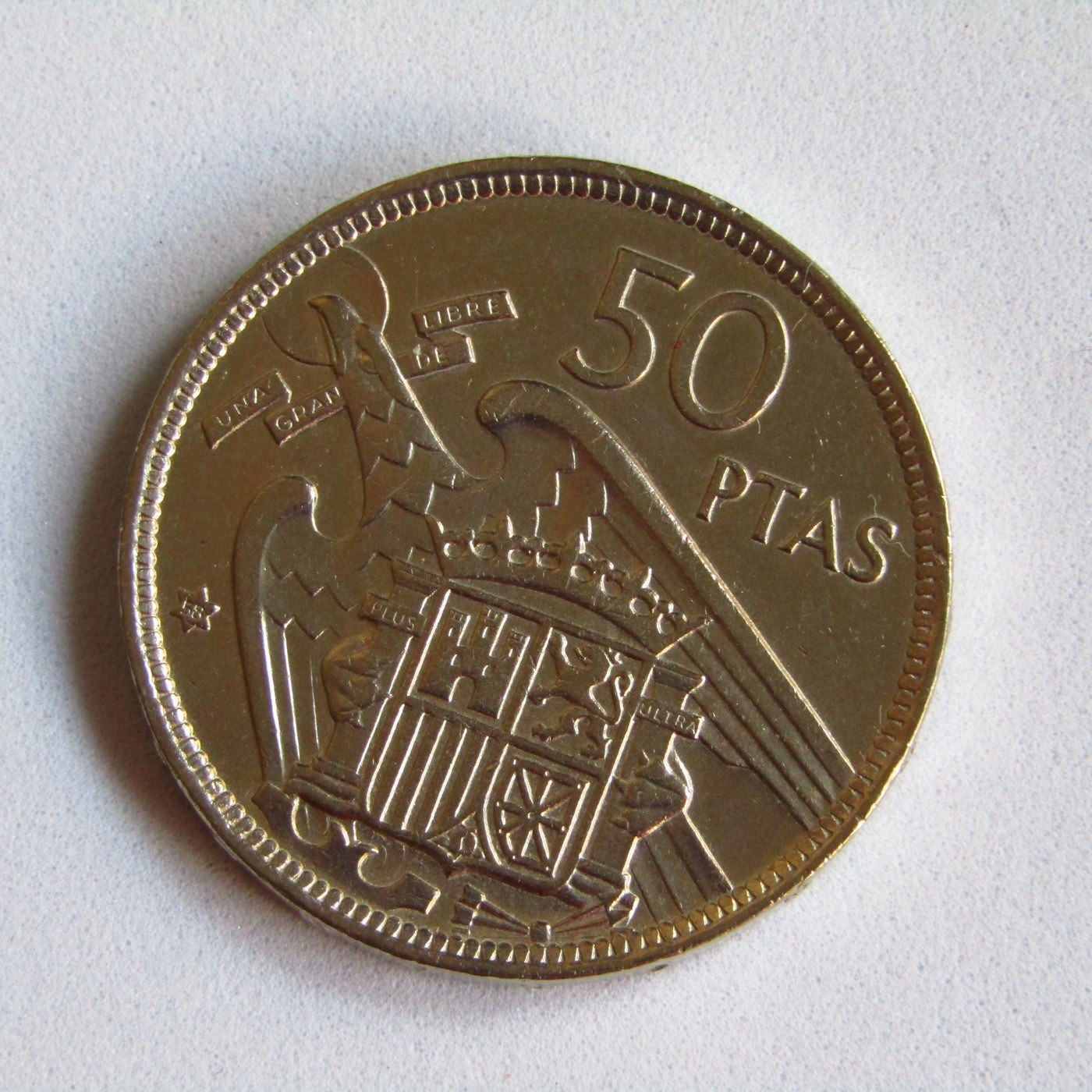 Lote de Seis Monedas de 50 Pesetas de Níquel. Año 1957. Francisco Franco Caudillo de España por la G. de Dios. Madrid. 4 Monedas *58. 1 Moneda *59. 1 Moneda *60. EBC. Lote de Seis Monedas de 50 Pesetas de Níquel. Año 1957. Francisco Franco Caudillo de España por la G. de Dios. Madrid. 4 Monedas *58. 1 Moneda *59. 1 Moneda *60. EBC.