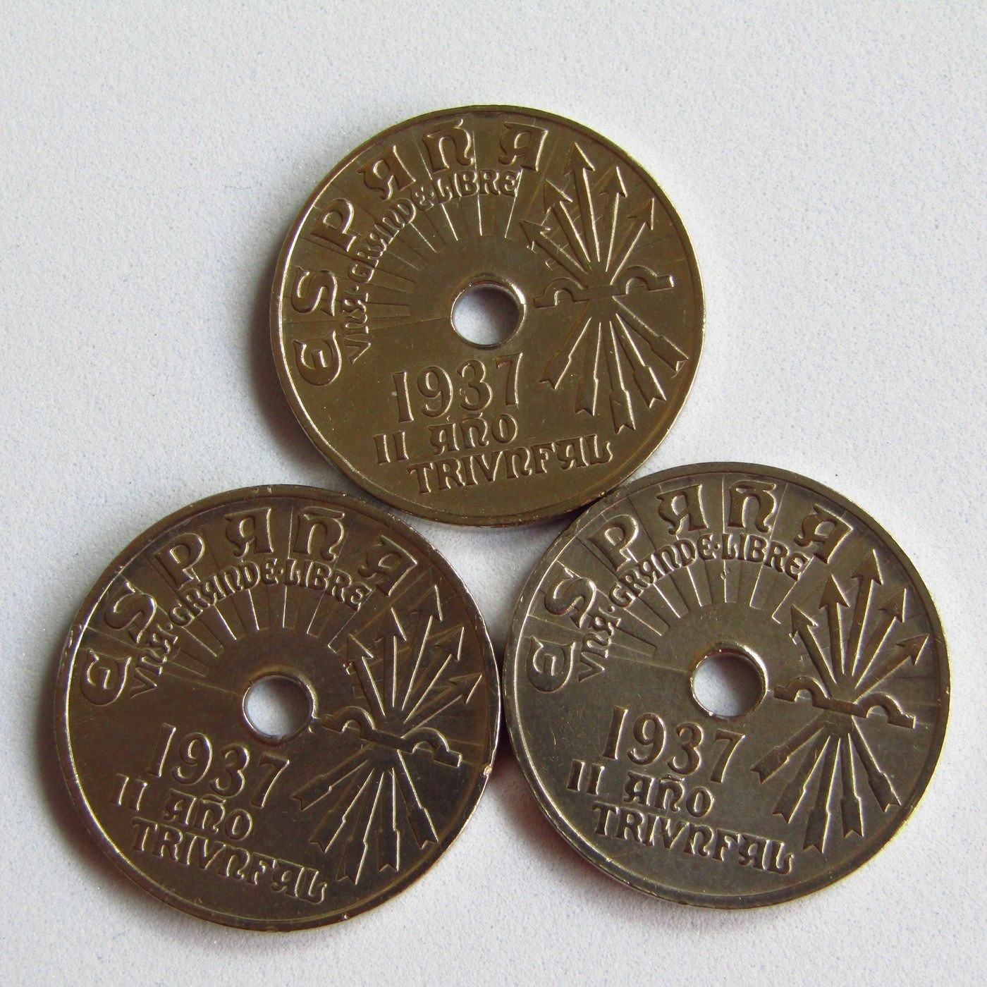 Lote de tres monedas de 25 Céntimos de Níquel. Año 1937. España Una Grande Libre. II AÑO TRIUNFAL. EBC. Lote de tres monedas de 25 Céntimos de Níquel. Año 1937. España Una Grande Libre. II AÑO TRIUNFAL. EBC.