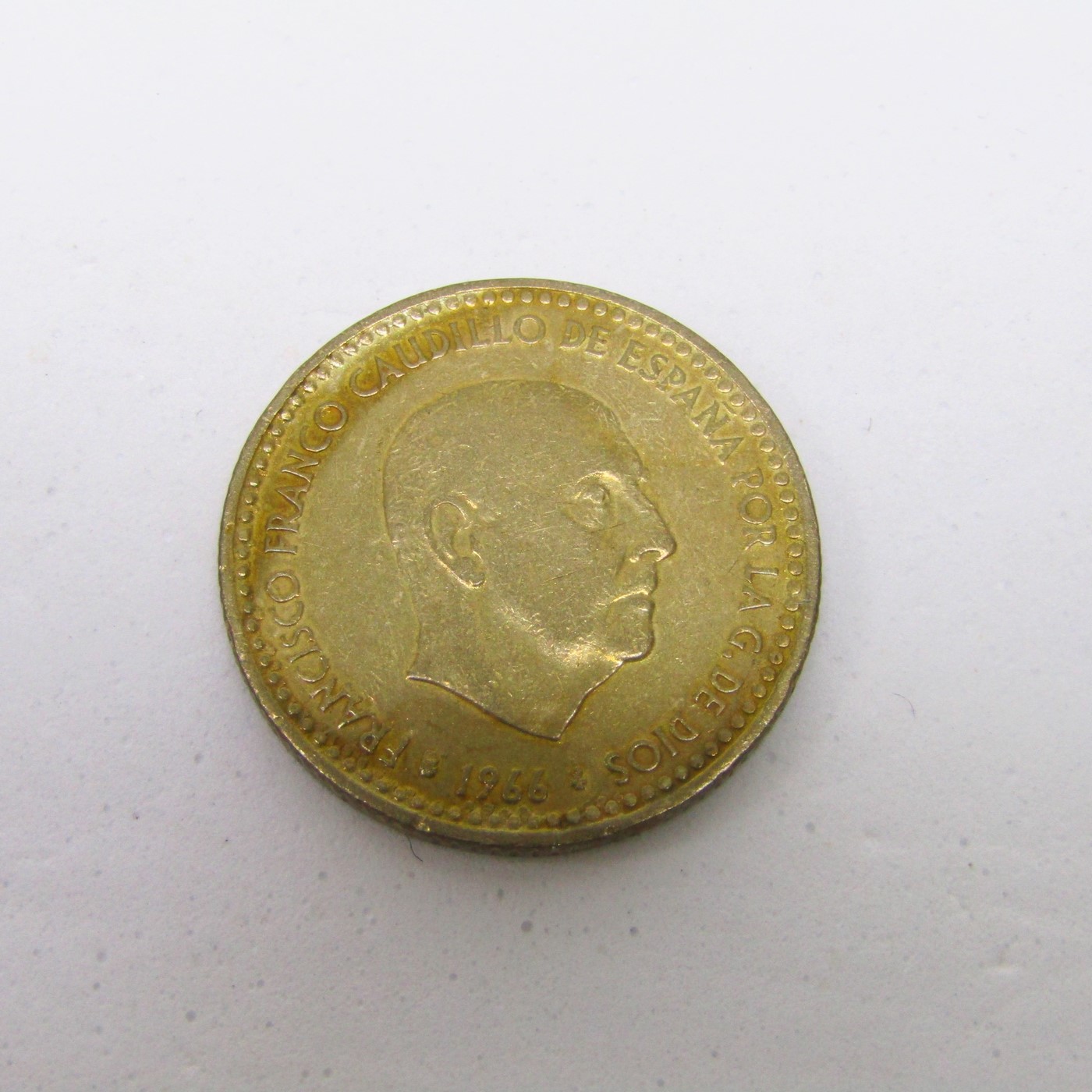 Moneda de 1 Peseta de Cobre. Año 1966. Francisco Franco Caudillo de España por la G. de Dios. Madrid. Ceca *19.74*. MBC Moneda de 1 Peseta de Cobre. Año 1966. Francisco Franco Caudillo de España por la G. de Dios. Madrid. Ceca *19.74*. MBC