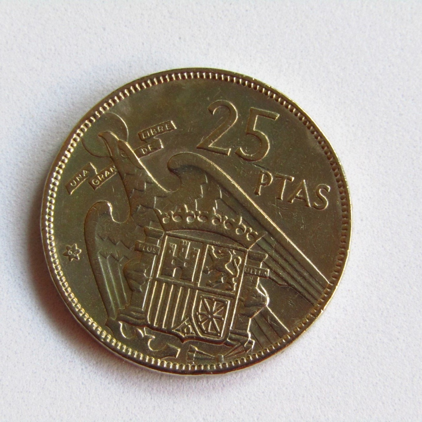Moneda de 25 Pesetas de Níquel. Año 1957. Francisco Franco Caudillo de España por la G. de Dios. Madrid. *64. MBC. Moneda de 25 Pesetas de Níquel. Año 1957. Francisco Franco Caudillo de España por la G. de Dios. Madrid. *64. MBC.