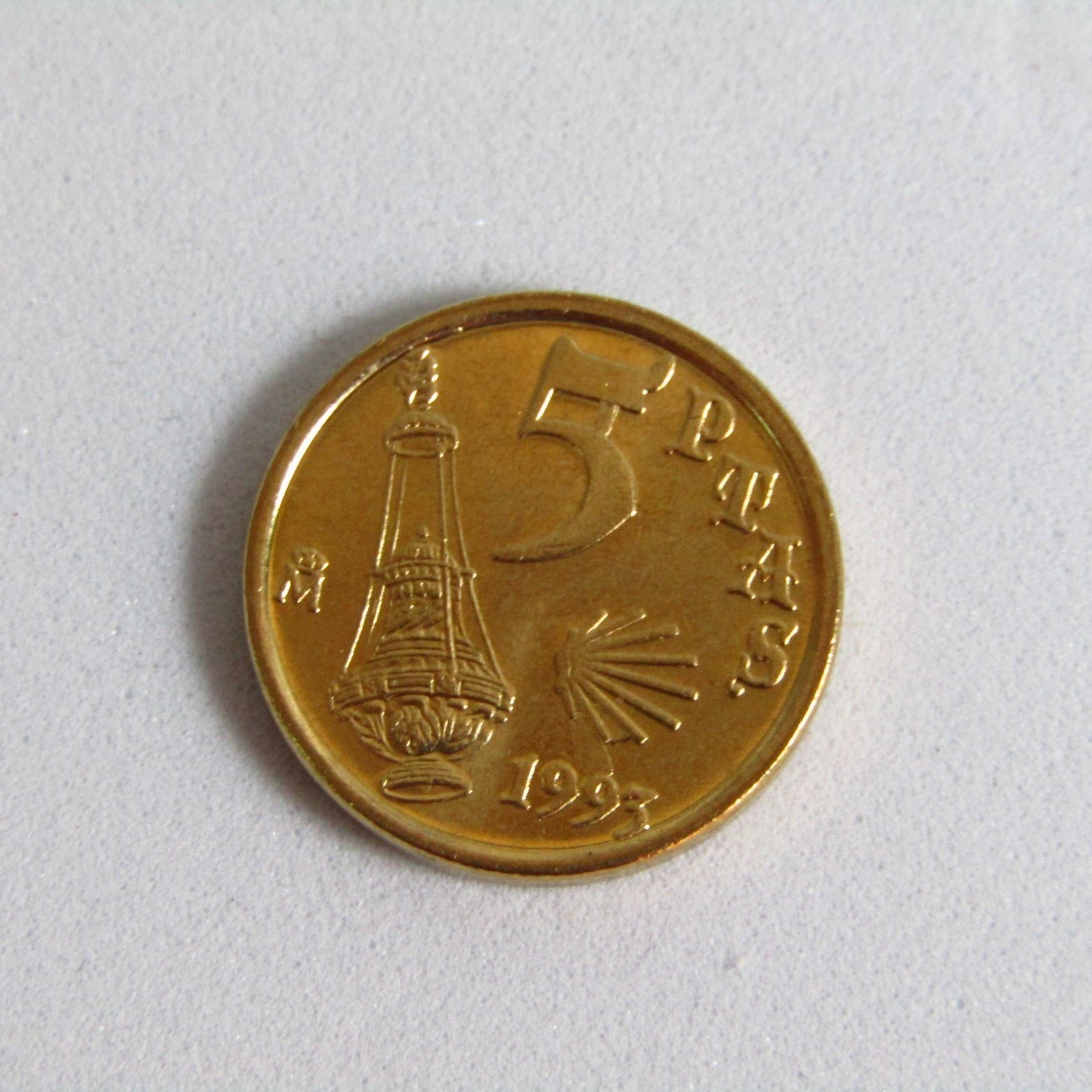 Moneda de 5 Pesetas de Aluminio-Bronce. Año 1993. Juan Carlos I. España. Jacobeo '93. Variante de Cuño 5. S.C. Moneda de 5 Pesetas de Aluminio-Bronce. Año 1993. Juan Carlos I. España. Jacobeo '93. Variante de Cuño 5. S.C.
