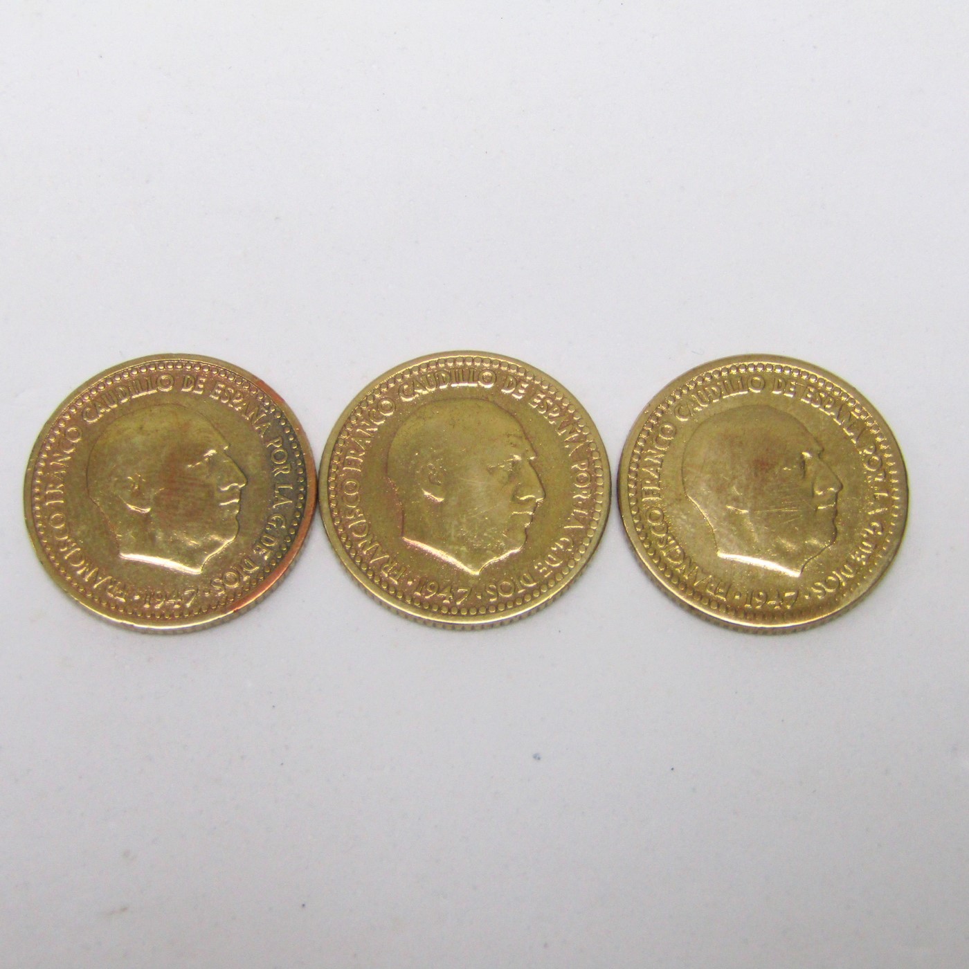 Tres Monedas de 1 Peseta de Cobre. Año 1947. Francisco Franco Caudillo de España por la G. de Dios. Madrid. Varias CECAS. MBC Tres Monedas de 1 Peseta de Cobre. Año 1947. Francisco Franco Caudillo de España por la G. de Dios. Madrid. Varias CECAS. MBC
