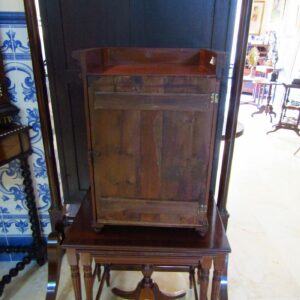 VITRINA DE SOBREMESA. Siglo XIX