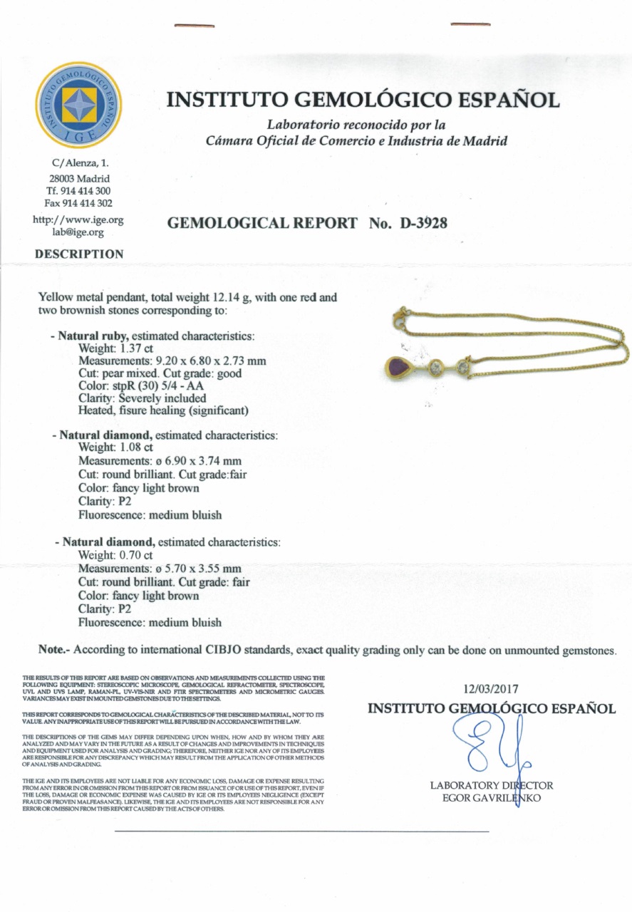Gargantilla Certificada de Oro de 18k. con colgante. Rubí de 1,37 ct. Dos Diamantes talla Brillante, 1,08 ct y 0,70 ct. Gargantilla Certificada de Oro de 18k. con colgante. Rubí de 1,37 ct. Dos Diamantes talla Brillante, 1,08 ct y 0,70 ct.