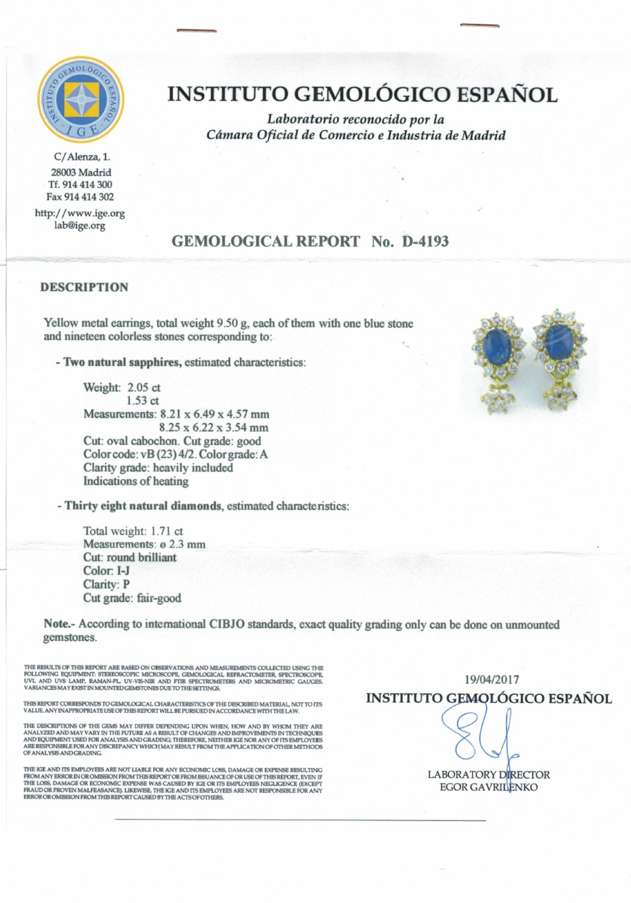 Pendientes Certificados en Oro de 18k. con Zafiros de 2,05 ct y 1,53 ct talla Oval Cabochon (VB/A) y 38 Diamantes talla Brillante de 1,71 ct (I-J/P). Pendientes Certificados en Oro de 18k. con Zafiros de 2,05 ct y 1,53 ct talla Oval Cabochon (VB/A) y 38 Diamantes talla Brillante de 1,71 ct (I-J/P).
