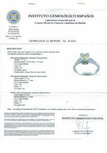 Sortija Certificada de Oro Blanco con Diamante Central talla Brillante de 0,77 ct. , Dieciocho (18) de 0,23 ct.