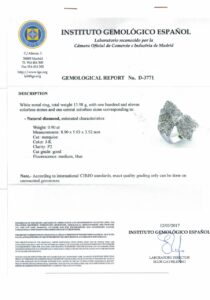 Sortija Certificada en Oro de 18k con Diamante Central Talla Marquise de 0,90 ct. (J-K/P2) y 111 Diamantes Talla Brillante de 1,50 ct. aprox. (I/SI2)