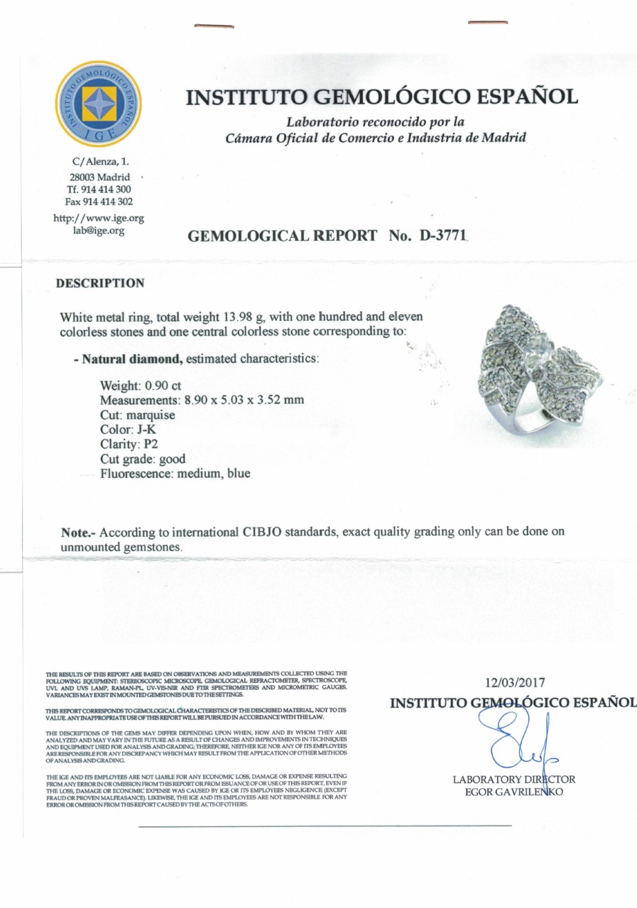 Sortija Certificada en Oro de 18k con Diamante Central Talla Marquise de 0,90 ct. (J-K/P2) y 111 Diamantes Talla Brillante de 1,50 ct. aprox. (I/SI2) Sortija Certificada en Oro de 18k con Diamante Central Talla Marquise de 0,90 ct. (J-K/P2) y 111 Diamantes Talla Brillante de 1,50 ct. aprox. (I/SI2)