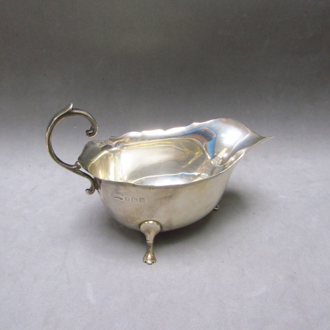 ASPREY & Co. Salsera en Plata de Ley. Birmingham, 1917. ASPREY & Co. Salsera en Plata de Ley. Birmingham, 1917.
