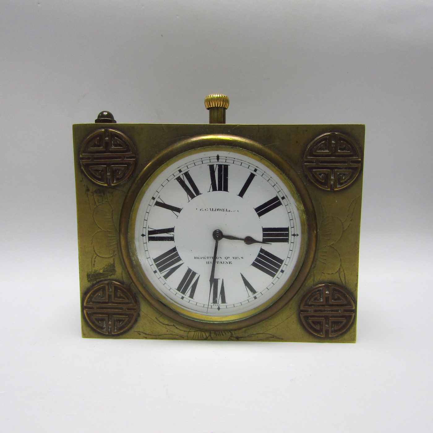 J.E. CALDWELL & Co. Reloj de repetición de horas y cuartos, ocho días cuerda, en caja joyero. Francia, siglo XIX. J.E. CALDWELL & Co. Reloj de repetición de horas y cuartos, ocho días cuerda, en caja joyero. Francia, siglo XIX.