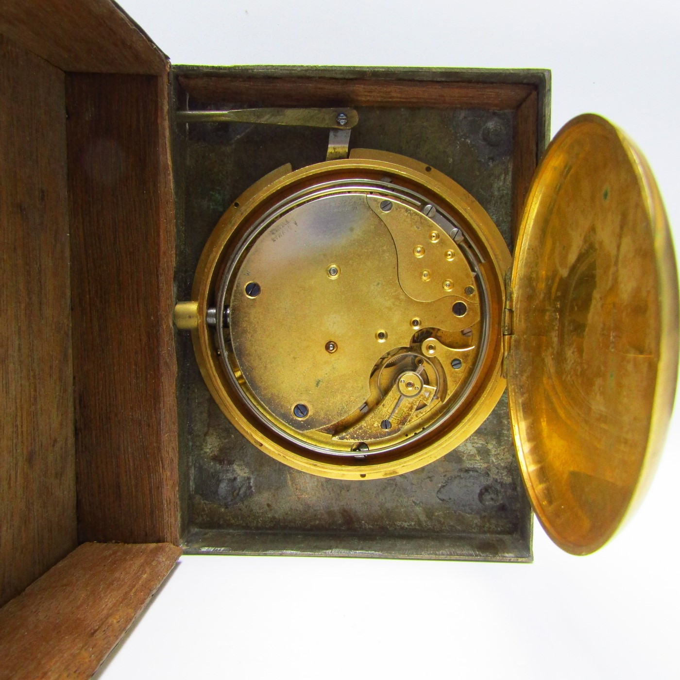 J.E. CALDWELL & Co. Reloj de repetición de horas y cuartos, ocho días cuerda, en caja joyero. Francia, siglo XIX. J.E. CALDWELL & Co. Reloj de repetición de horas y cuartos, ocho días cuerda, en caja joyero. Francia, siglo XIX.