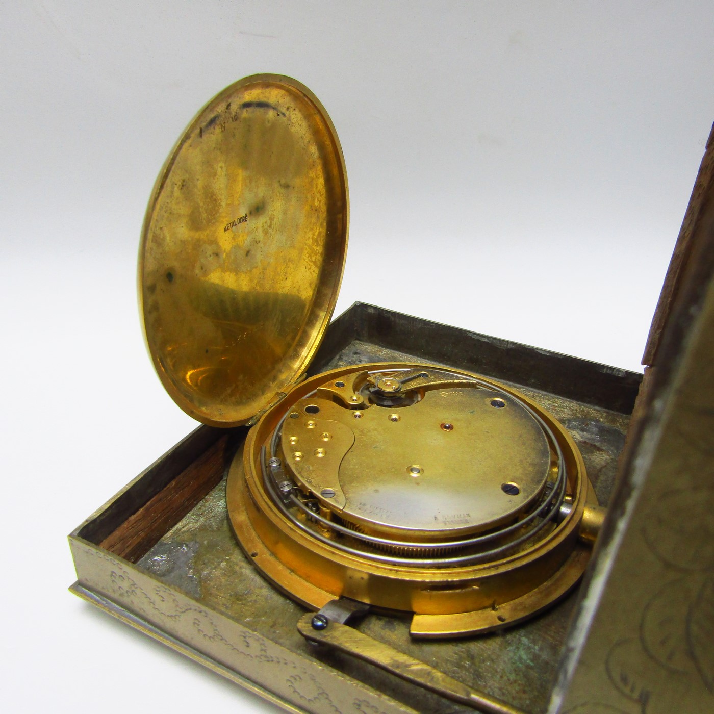 J.E. CALDWELL & Co. Reloj de repetición de horas y cuartos, ocho días cuerda, en caja joyero. Francia, siglo XIX. J.E. CALDWELL & Co. Reloj de repetición de horas y cuartos, ocho días cuerda, en caja joyero. Francia, siglo XIX.