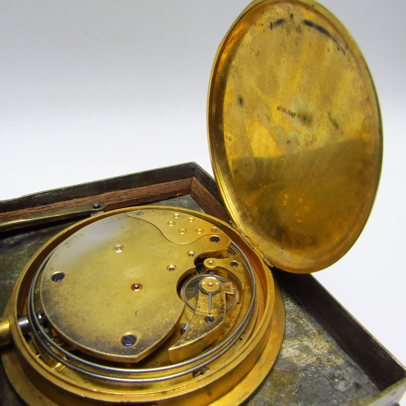 J.E. CALDWELL & Co. Reloj de repetición de horas y cuartos, ocho días cuerda, en caja joyero. Francia, siglo XIX. J.E. CALDWELL & Co. Reloj de repetición de horas y cuartos, ocho días cuerda, en caja joyero. Francia, siglo XIX.