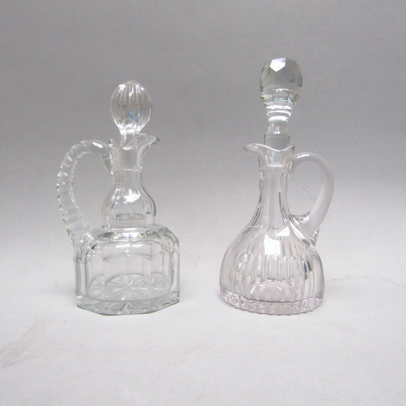 Juego de Mesa para aceite y vinagre en Plata de Ley. España, siglo XX. Juego de Mesa para aceite y vinagre en Plata de Ley. España, siglo XX.