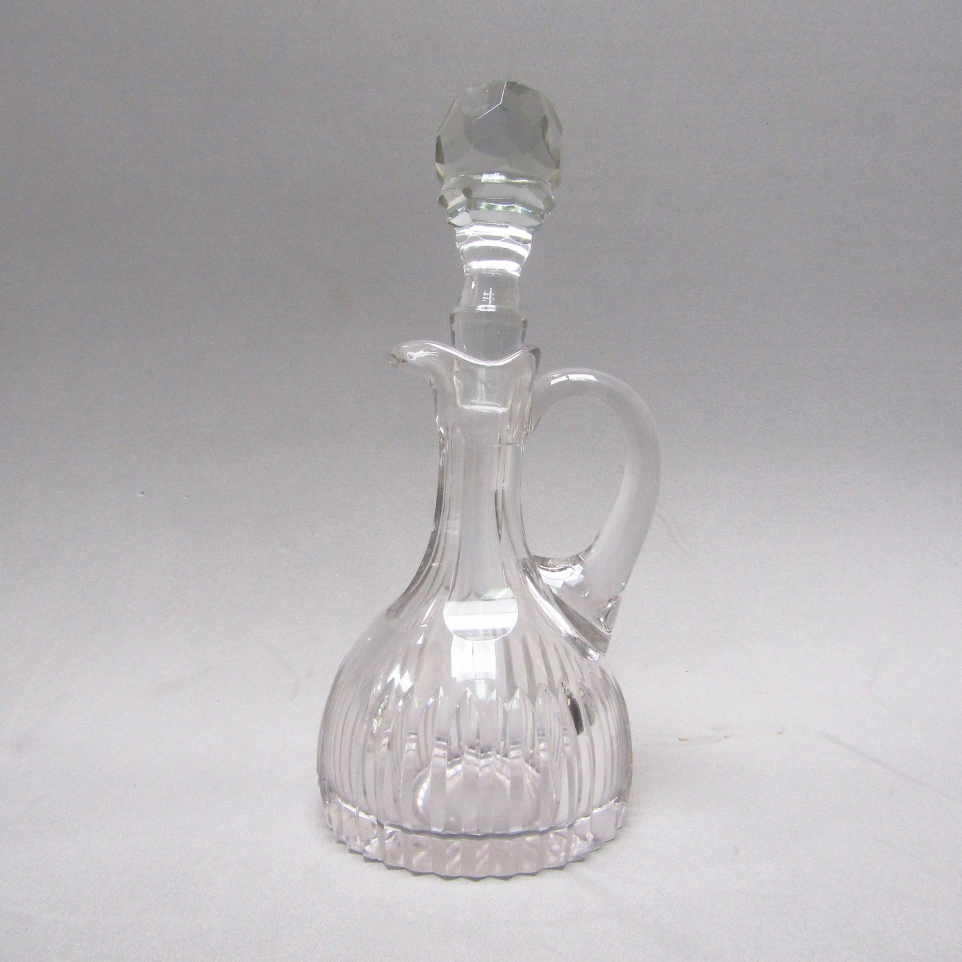 Juego de Mesa para aceite y vinagre en Plata de Ley. España, siglo XX. Juego de Mesa para aceite y vinagre en Plata de Ley. España, siglo XX.