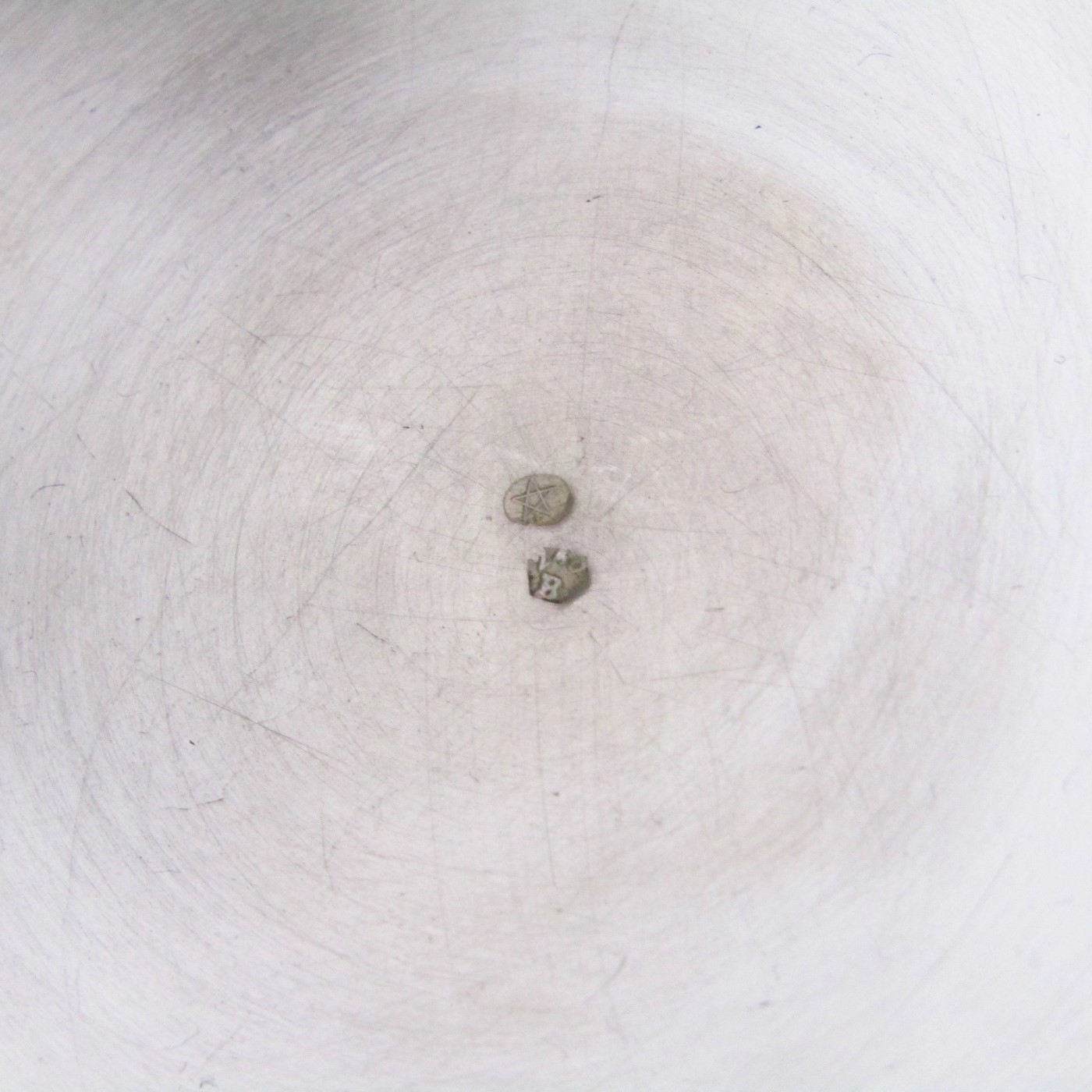 Juego de Mesa para aceite y vinagre en Plata de Ley. España, siglo XX. Juego de Mesa para aceite y vinagre en Plata de Ley. España, siglo XX.