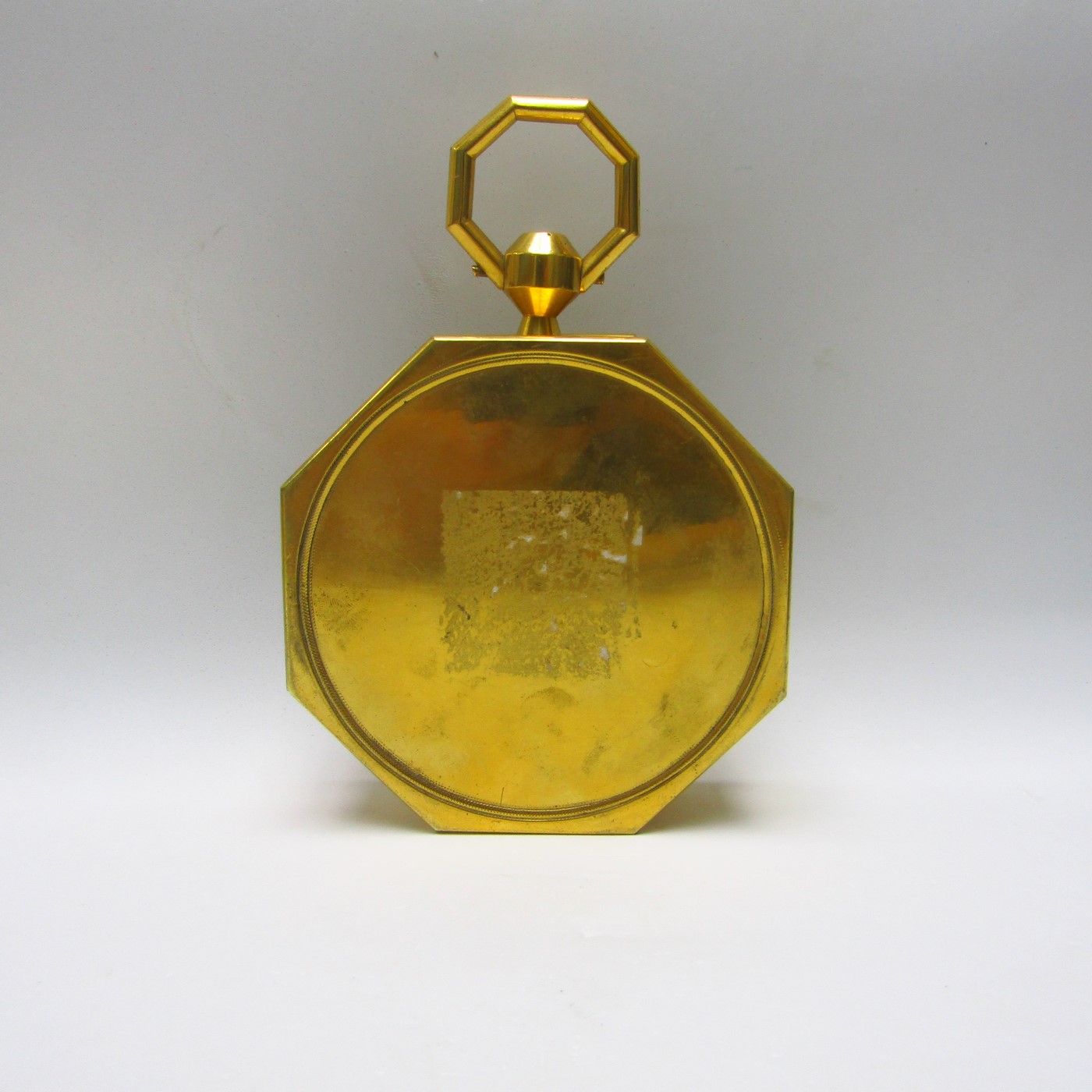 OCTO. Reloj de Sobremesa o Carruaje Octogonal en metal dorado. Siete días marcha. Suiza, pps. siglo XX. OCTO. Reloj de Sobremesa o Carruaje Octogonal en metal dorado. Siete días marcha. Suiza, pps. siglo XX.