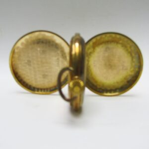 Reloj de bolsillo para caballero, saboneta, remontoir. Fabricación Suiza, pps. siglo XX. Oro 14k.