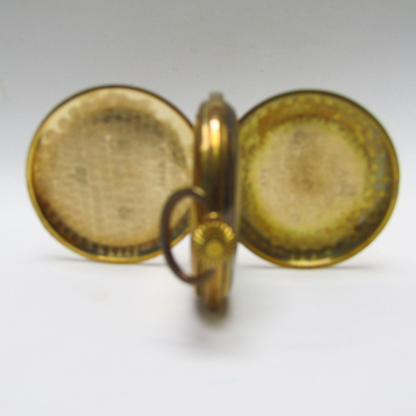 Reloj de bolsillo para caballero, saboneta, remontoir. Fabricación Suiza, pps. siglo XX. Oro 14k. Reloj de bolsillo para caballero, saboneta, remontoir. Fabricación Suiza, pps. siglo XX. Oro 14k.