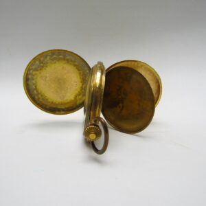 Reloj de bolsillo para caballero, saboneta, remontoir. Fabricación Suiza, pps. siglo XX. Oro 14k.