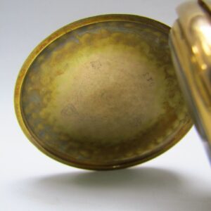 Reloj de bolsillo para caballero, saboneta, remontoir. Fabricación Suiza, pps. siglo XX. Oro 14k.