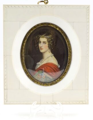 M. STIELER (Siglo XIX). Miniatura sobre disco oval y marco de hueso. Retrato de Amalia von Schintling.