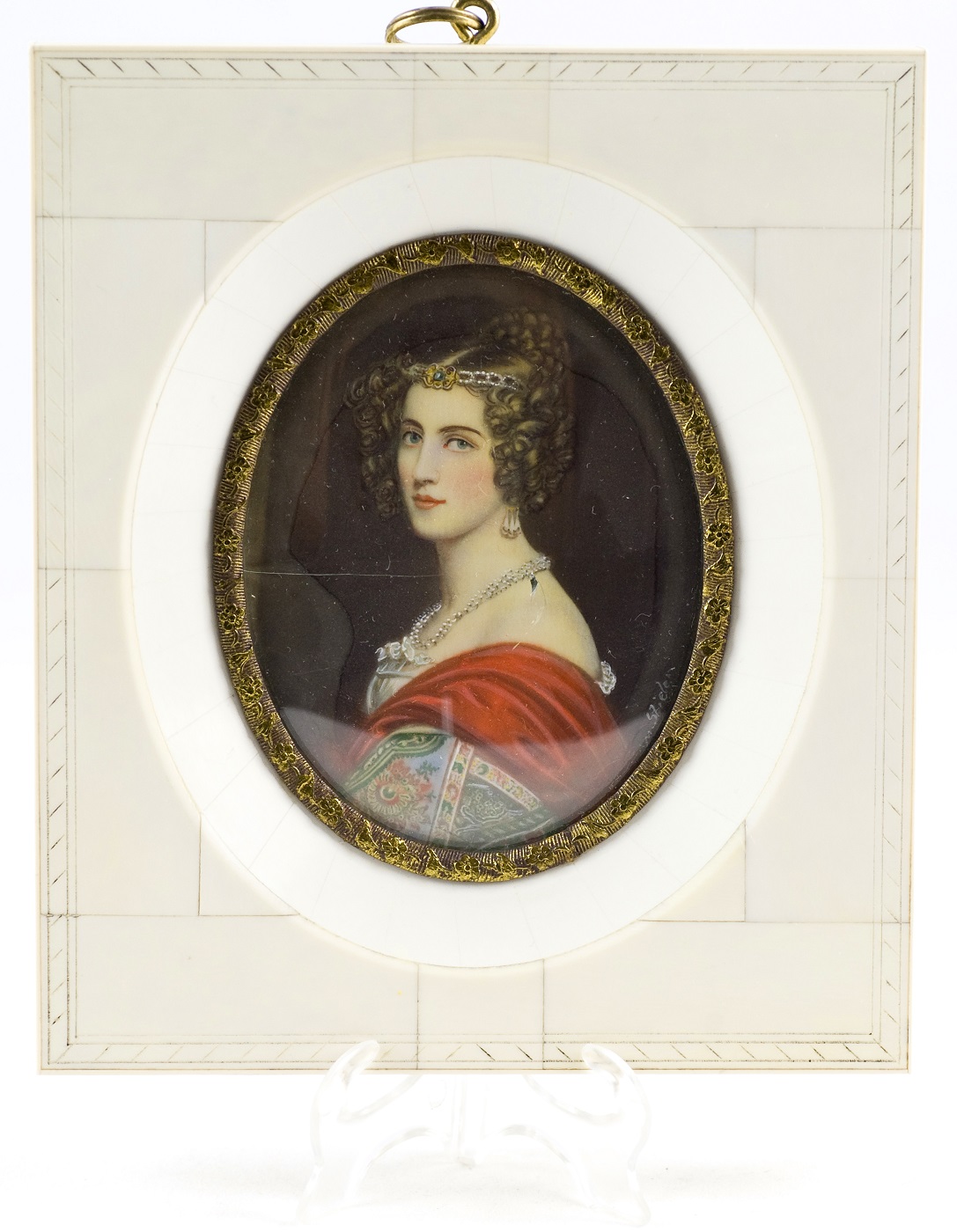 M. STIELER (Siglo XIX). Miniatura sobre disco oval y marco de hueso. Retrato de Amalia von Schintling. M. STIELER (Siglo XIX). Miniatura sobre disco oval y marco de hueso. Retrato de Amalia von Schintling.