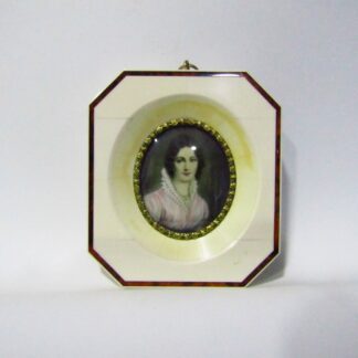 Miniatura sobre disco oval de hueso. Escuela Europea Siglo XIX. Ricarda Huch.
